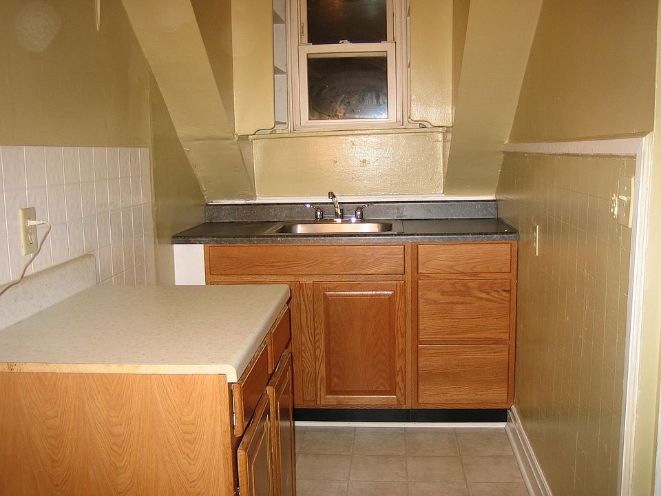1st image of 36 Oakwood Ave APT 3