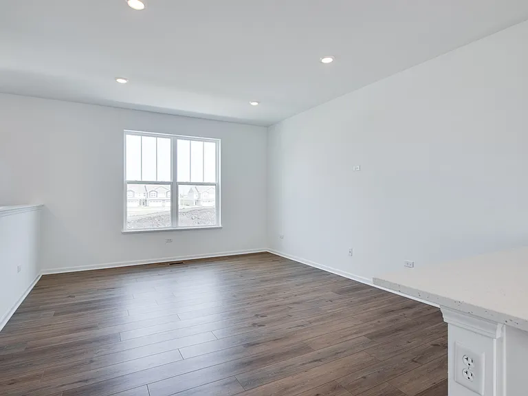 25750 W Yorkshire Dr #25750 — Photo 3