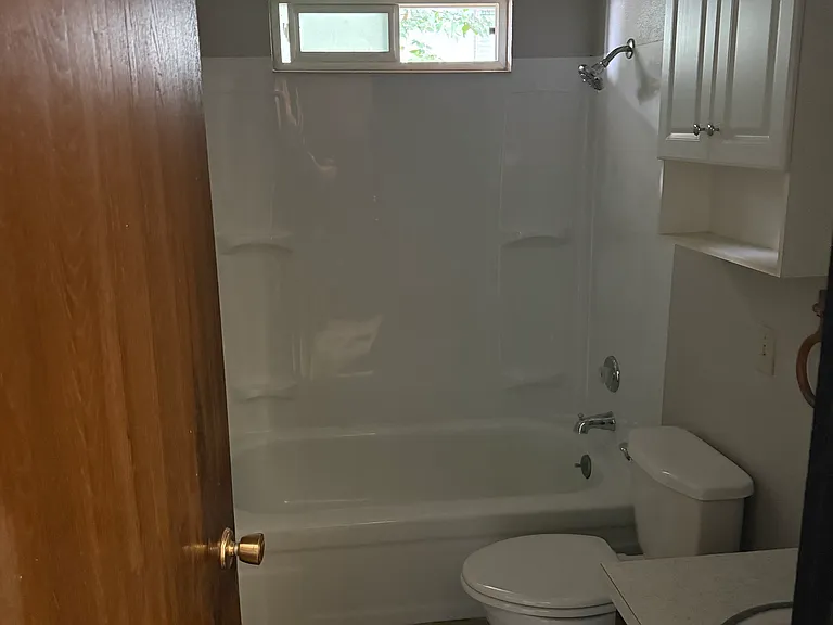 1560 S Oakland Ave — Photo 5