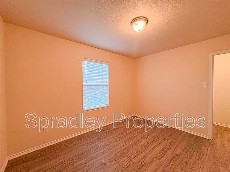 2214 Justice Dr — Photo 8