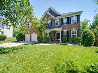 2106 Oakcliffe Ct, Harrisburg, NC 28075