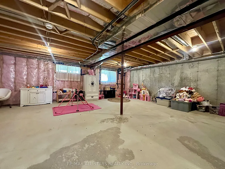 17 Lakewood Cres #3 — Photo 21