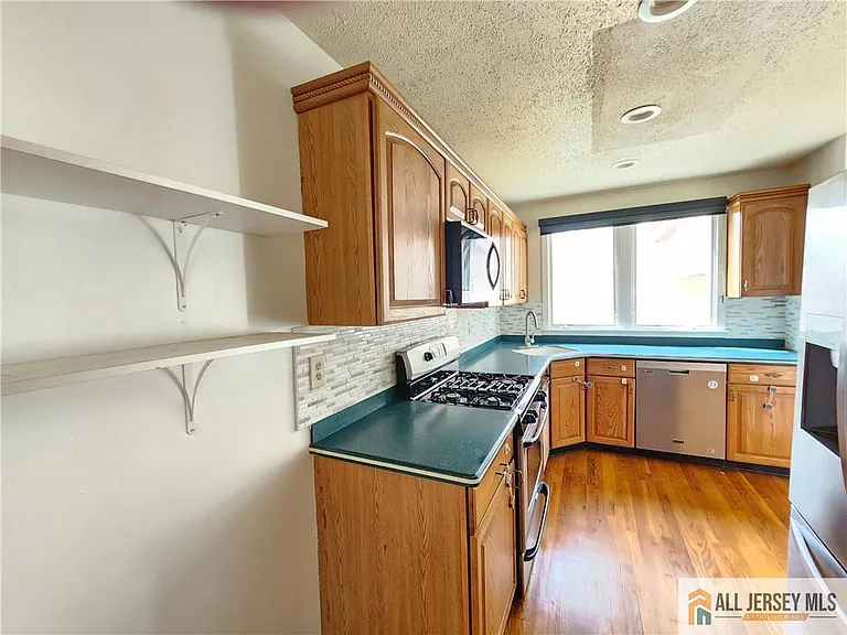 254 Sayre Dr — Photo 11