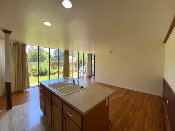 607 W University Ave APT 6, Champaign, IL 61820