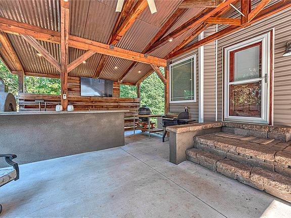 5th image of 19 Dickenshire Dr