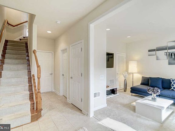 3rd image of 9423 Canonbury Sq