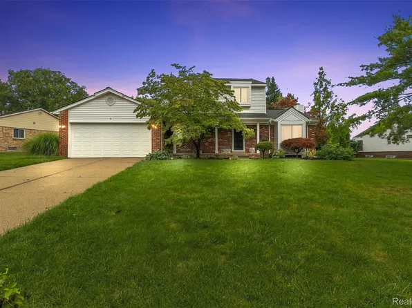 2326 Highsplint Dr, Rochester Hills, MI 48307