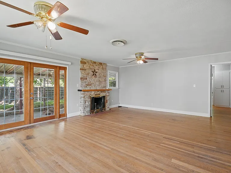 3333 Sayles Blvd — Photo 11