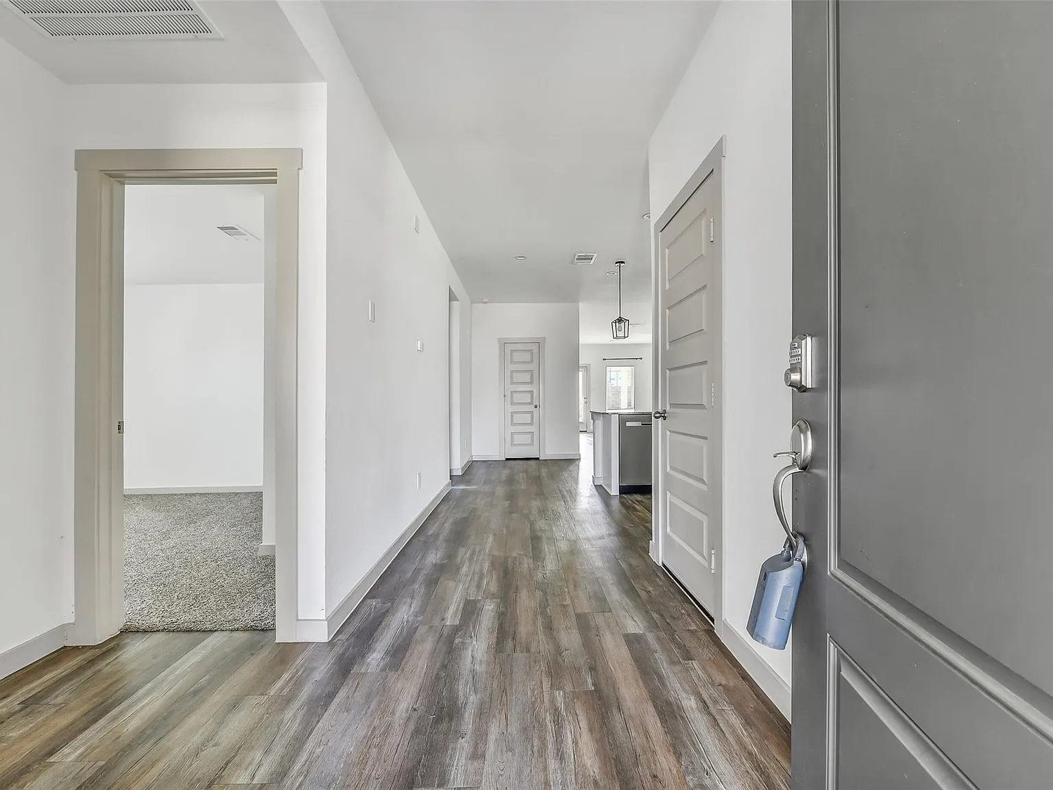 4 bed, 2.0 bath, 2051 sqft, $2,499 — Photo 4