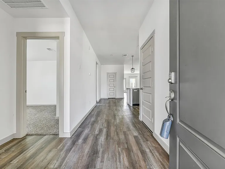 1004 Great Barracuda Ln — Photo 4
