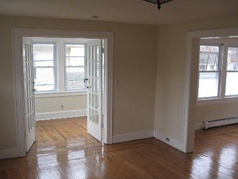 2nd image of 35 Holloway St
