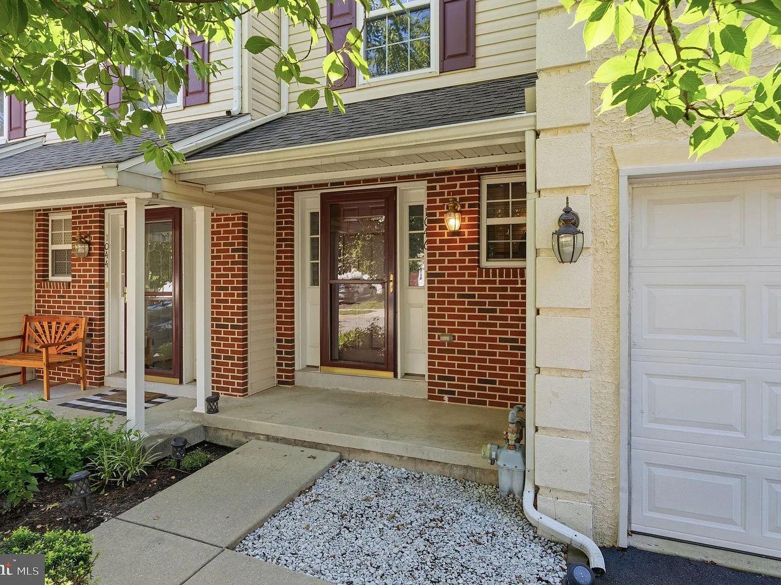 3 bed, 3.5 bath, 2362 sqft, $2,950 — Photo 2