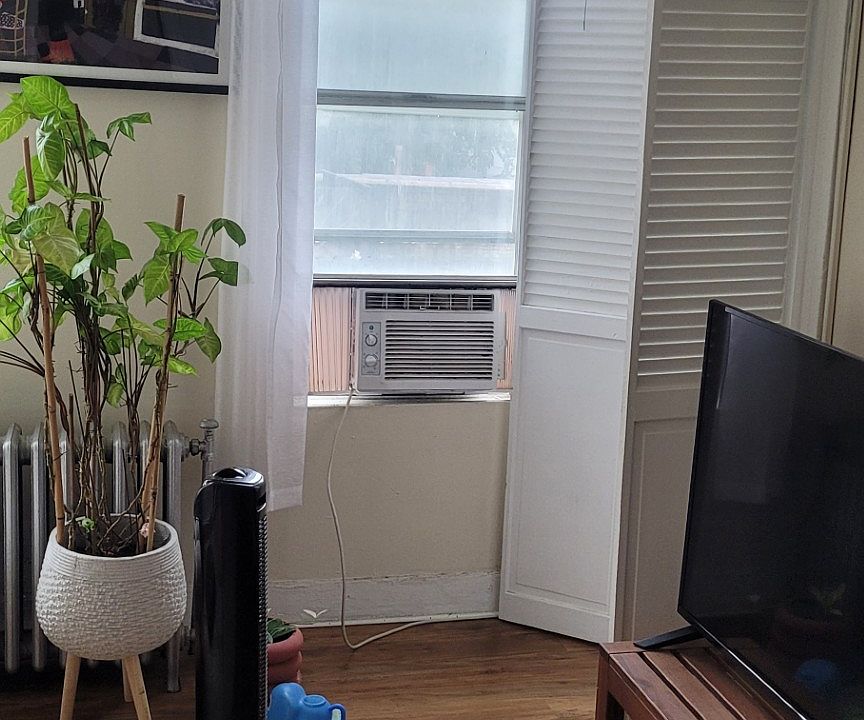 1st image of 325 36th St #3