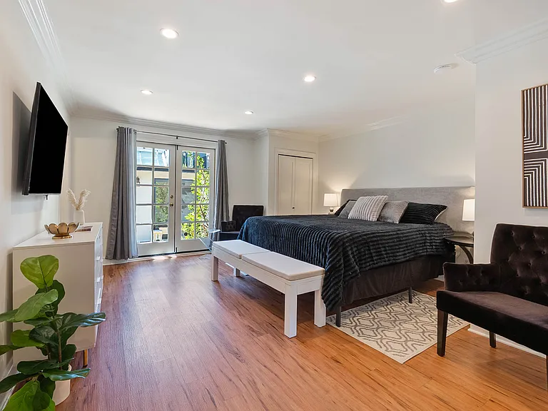 8818 Rosewood Ave — Photo 11