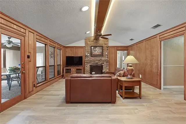 2403 Blue Cypress Dr — Photo 2