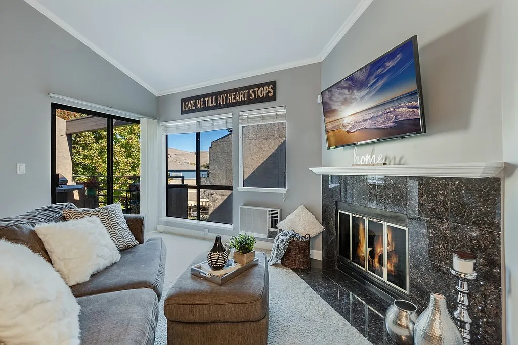 1 bed, 693 sqft, $2,600 — Photo 3