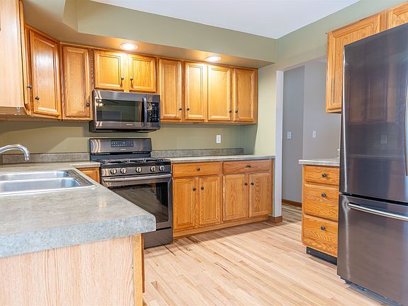 4th image of 4025 Laramie Ln