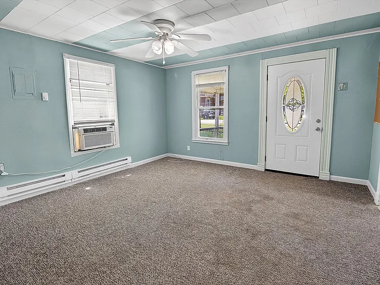 216 Rollins St — Photo 3