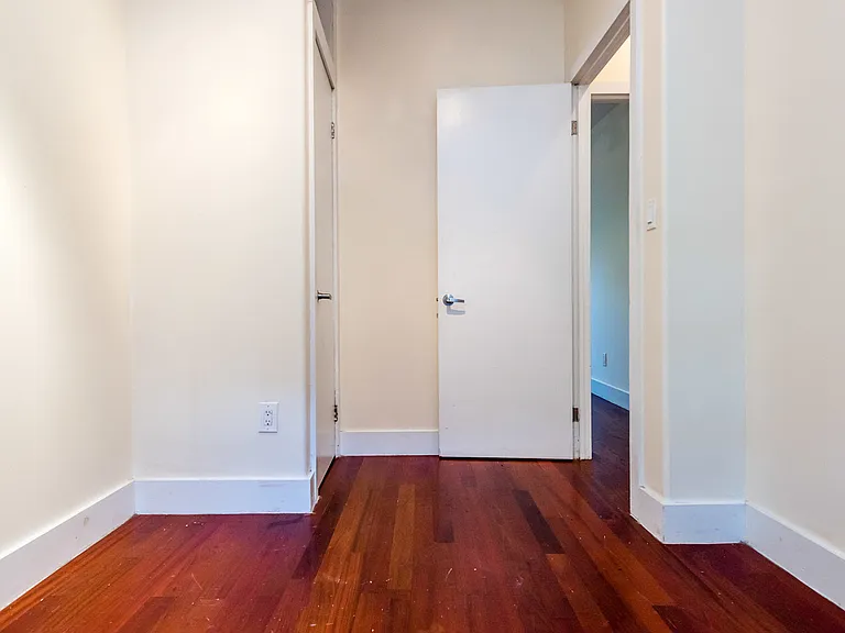 117 S 4th St #21 — Photo 25