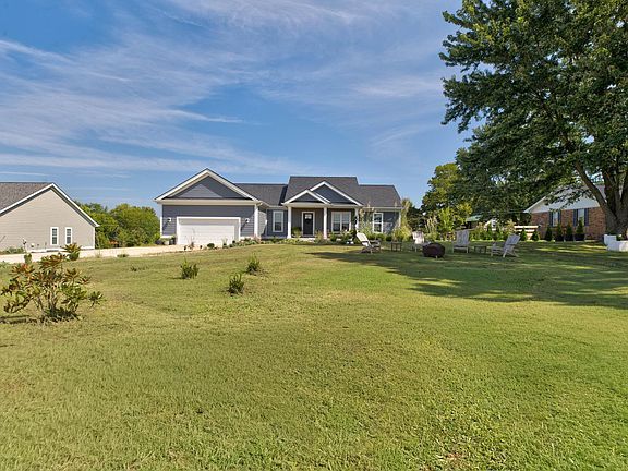 3rd image of 323 Dreyfus Rd