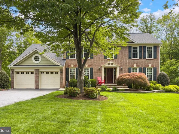 15403 Martins Hundred Dr, Centreville, VA 20120