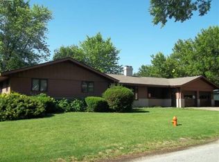 9 Meadowview St, Saunemin, IL 61769