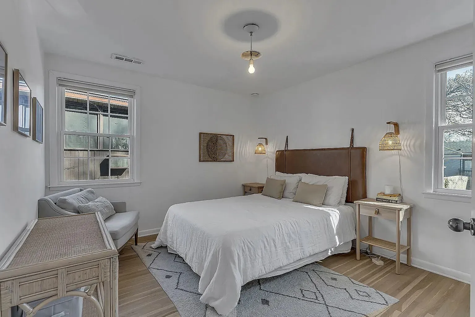 2 bed, 760 sqft, $1,900 — Photo 2