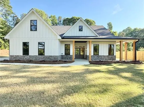 682 Ferguson Pl, Dallas, GA 30132