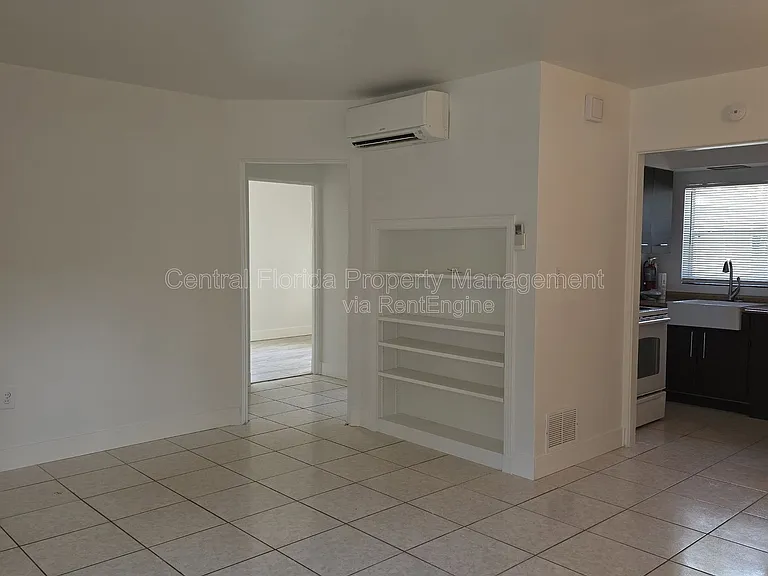 1010 E Central Blvd — Photo 4