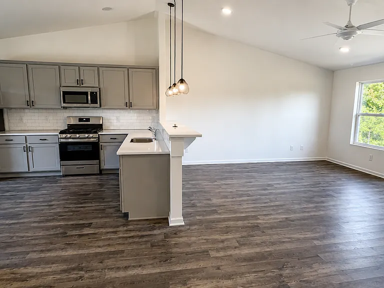 150 Mayfield Dr — Photo 18
