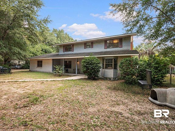 3rd image of 23181 Stuart Ln