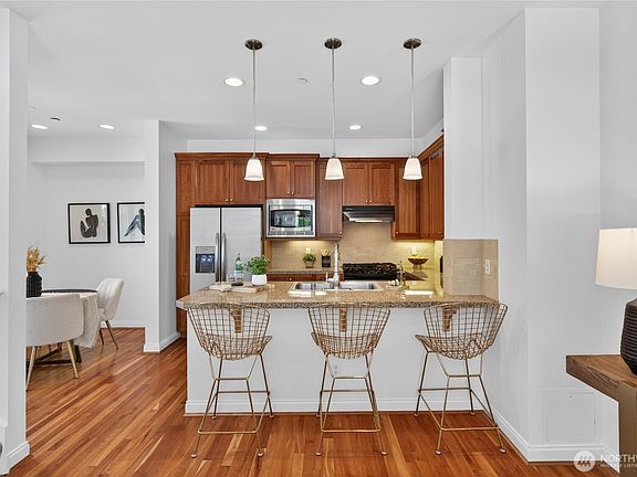 5th image of 804 3rd Avenue N
