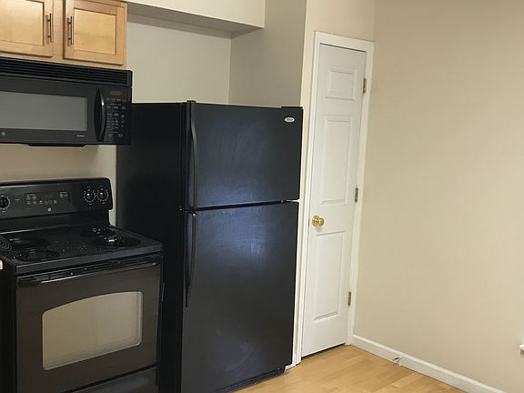 3rd image of 1948 Greenglen Dr APT 302