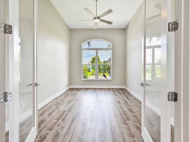 4231 Crayton Rd — Photo 17