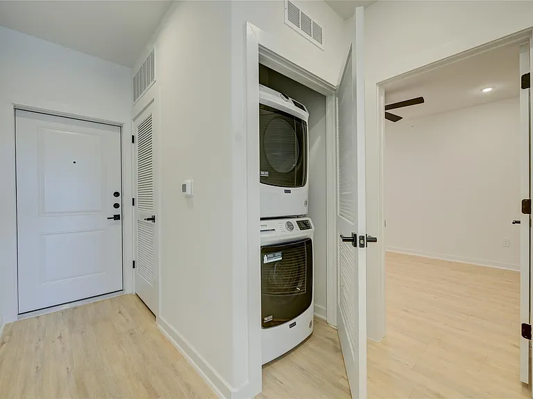100 W Mockingbird Ln #403 — Photo 9