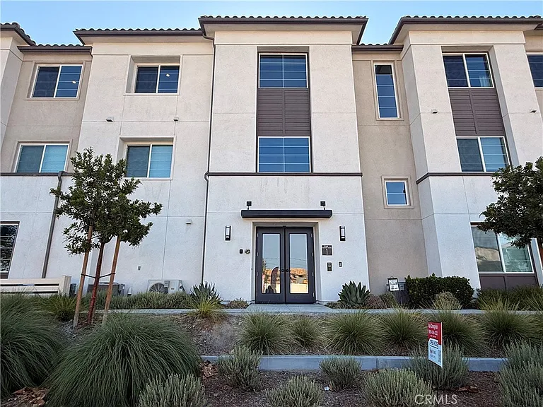 6123 Valentina Way — Photo 1