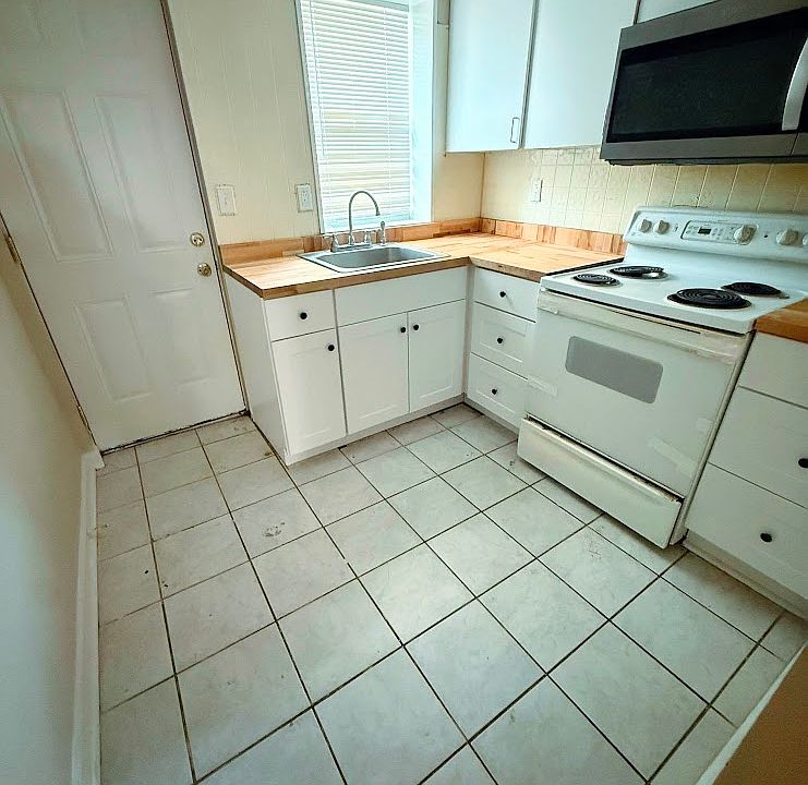 Kitchen with Brand New Kitchen Cabinets