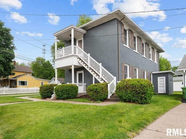 111 Ewing St, Le Claire, IA 52753