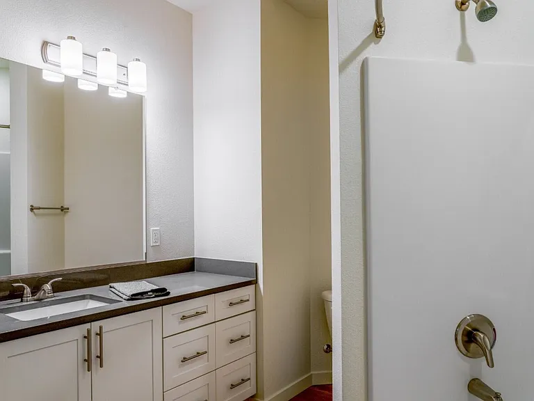 22025 NE HALSEY ST. — Photo 33