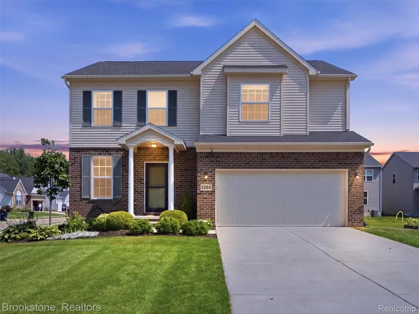 2268 Crystal Crossing Dr, Howell, MI 48843