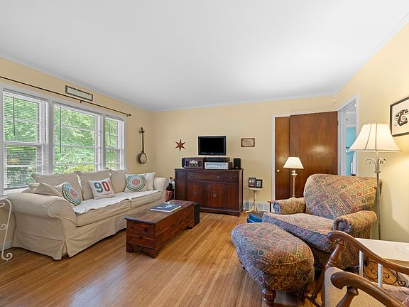5th image of 1563 Marcia Rd