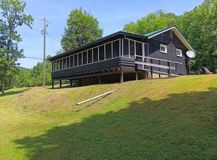 3050 Basil Hively Rd, Clendenin, WV 25045