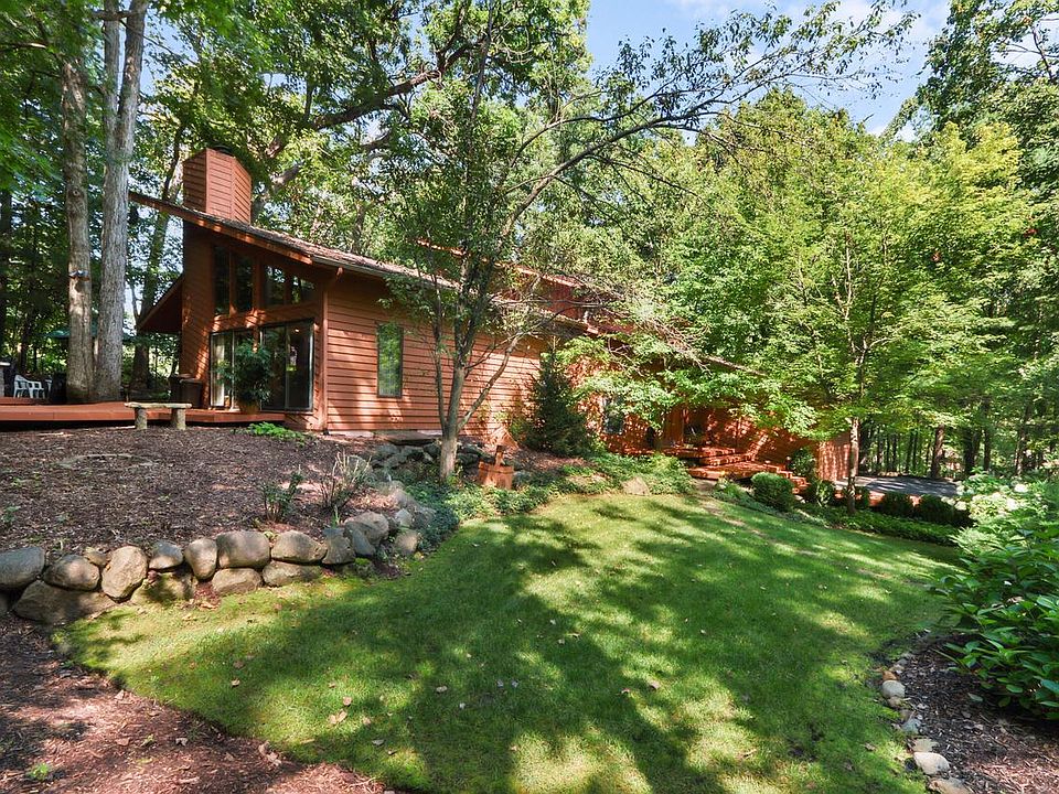 1st image of 20 Abbey Springs DRIVE