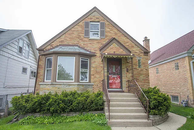 2450 Leyden Ave photo 1