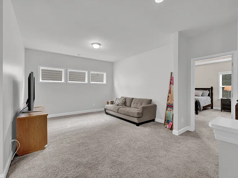 Upper Level: Loft