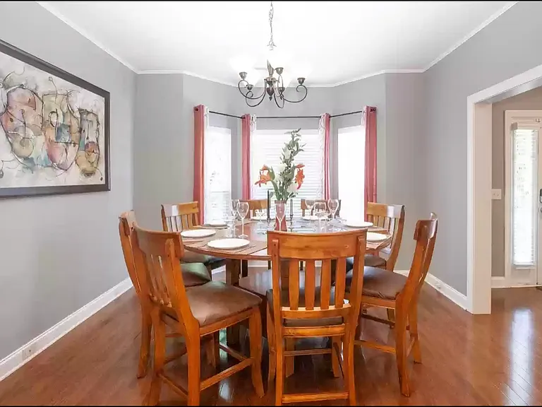 219 Rowlette Cir — Photo 8