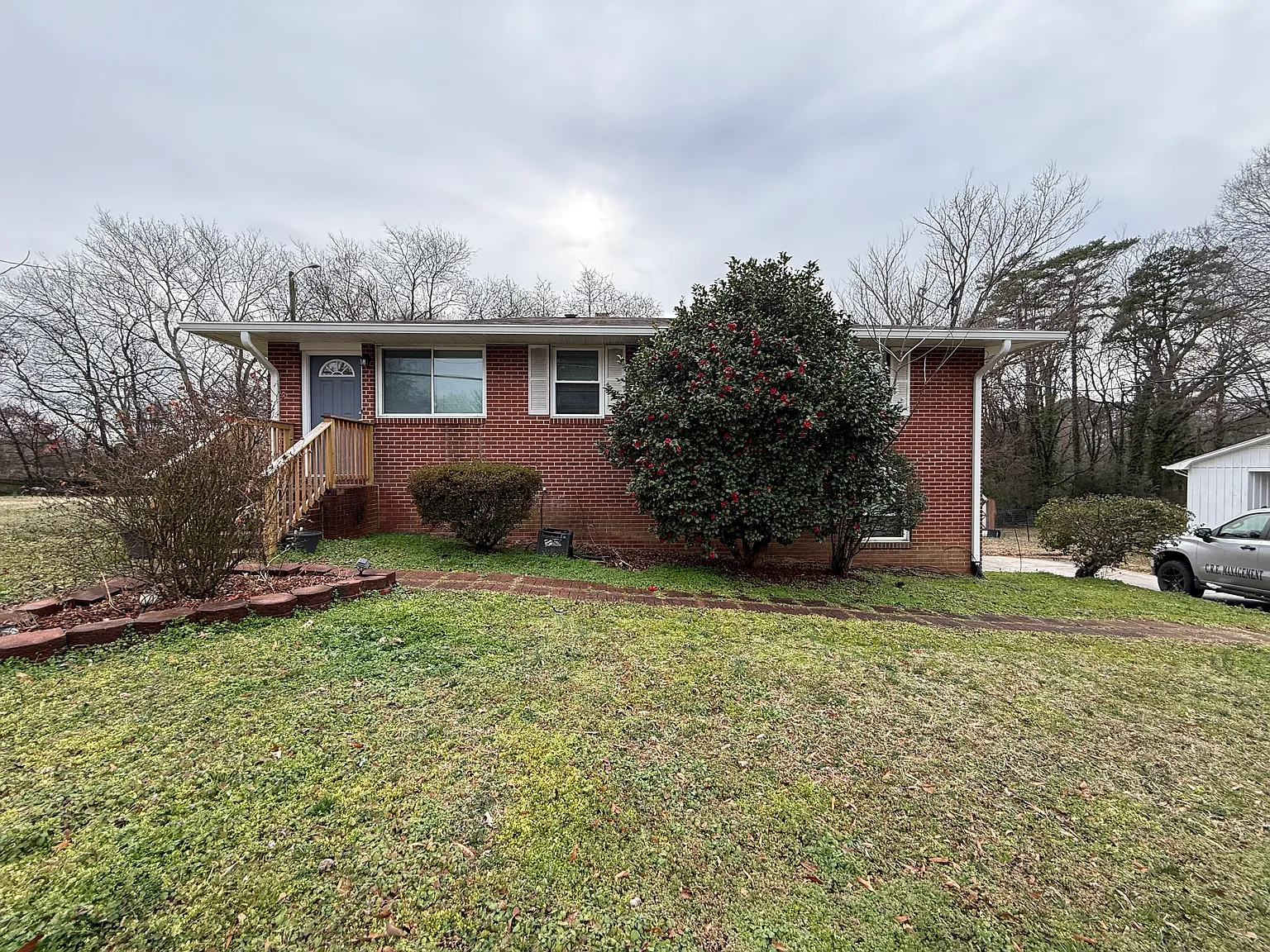 3 bed, 1000 sqft, $1,600 — Photo 1