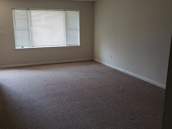 3rd image of 14 Concord Dr