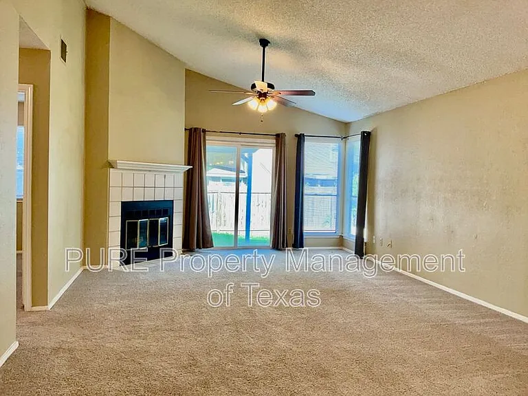 2105 Balsam Way — Photo 4