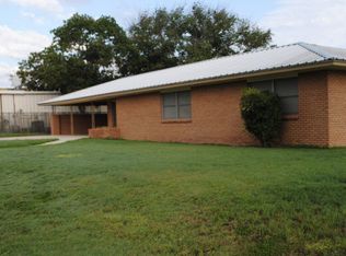 306 E Bandera St, Rocksprings, TX 78880